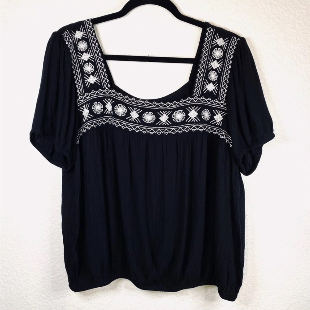 NWOT MUDD SQUARE NECK SHORT SLEEVES TOP